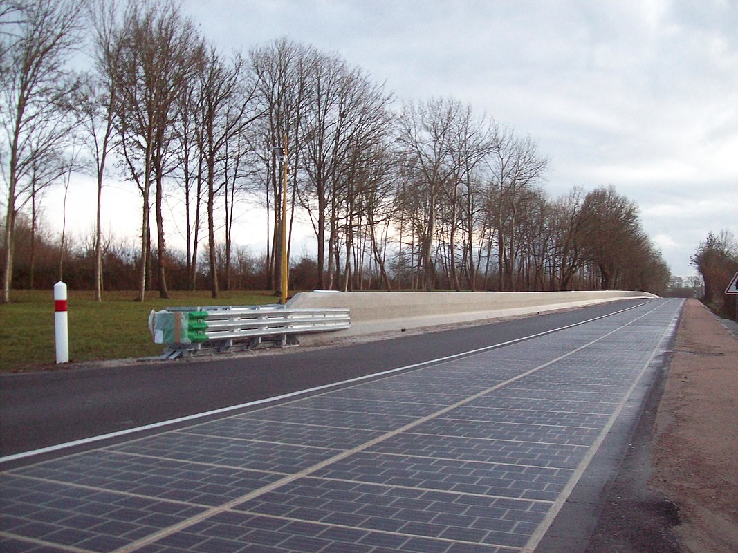 Prototype for France’s solar panel roadway in 2016
